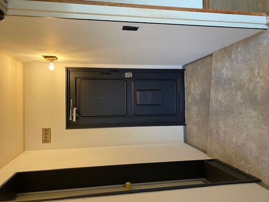 Interior entrance in Room 322