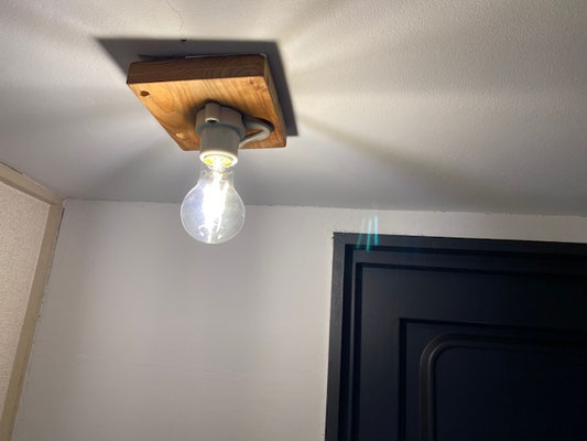 Light fixture in Room 322
