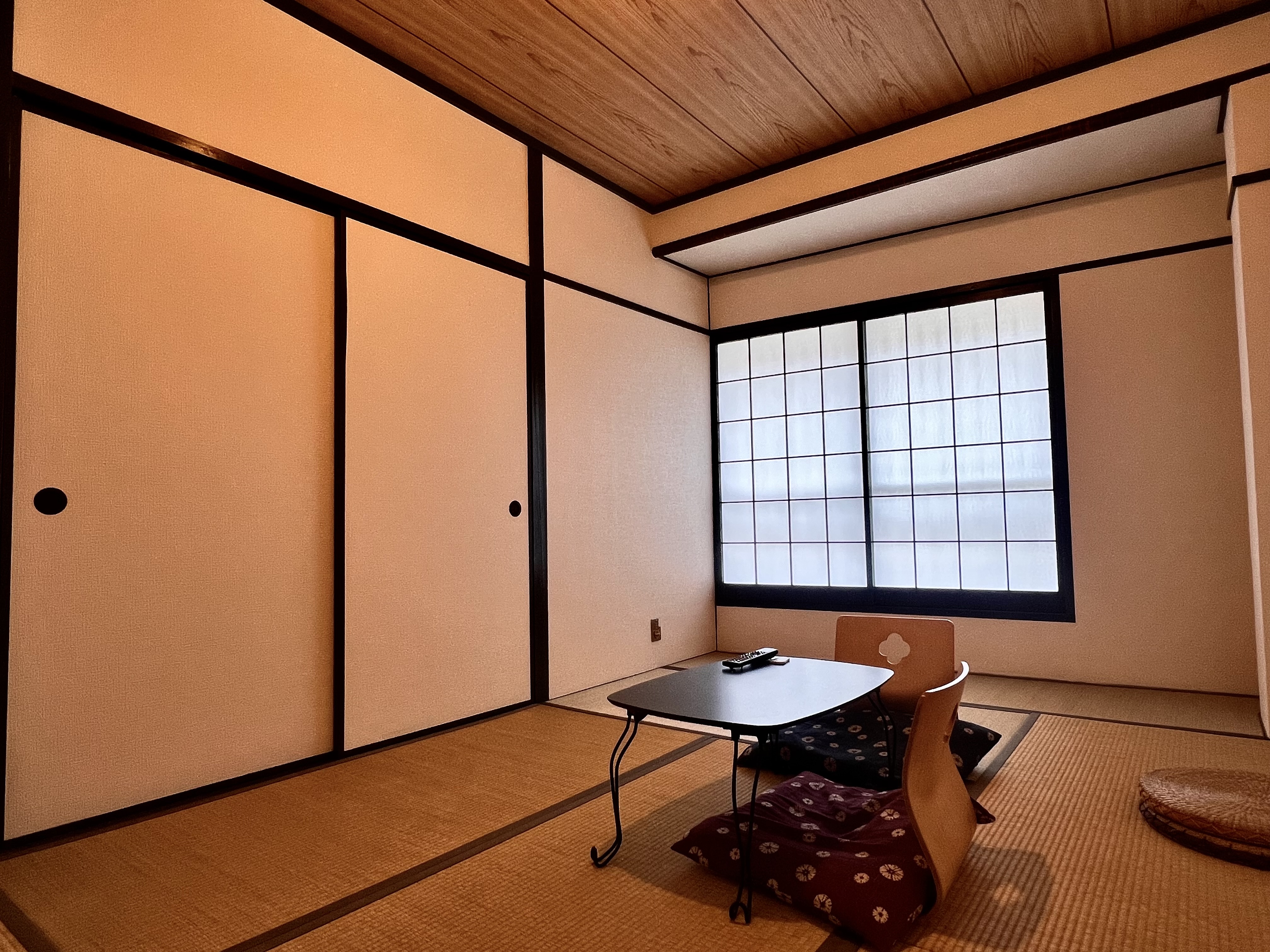431号室の和室と家具
